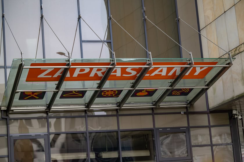 Koniec Arkad Wrocławskich - budynek przed rozbi&oacute;rką w 2025 roku