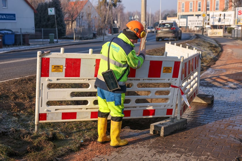 Awaria wodociągu w ul. Strachocińskiej - prace naprawcze