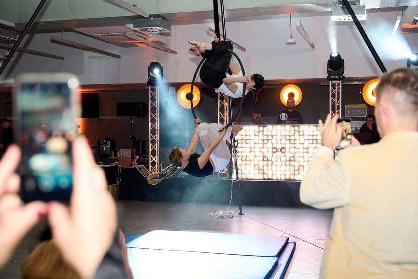 Charytatywny bal karnawałowy zorganizowany przez radę rodziców przy Liceum Ogólnokształcącym nr II