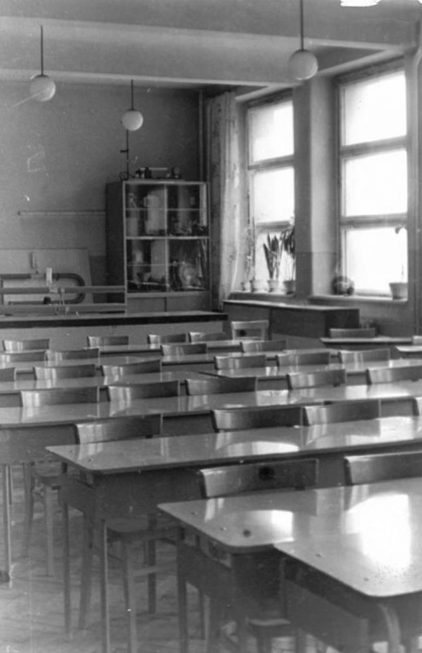 Technikum 15 we Wrocławiu obchodzi 75-lecie istnienia. Zobacz jak wyglądało dawniej - klasa
