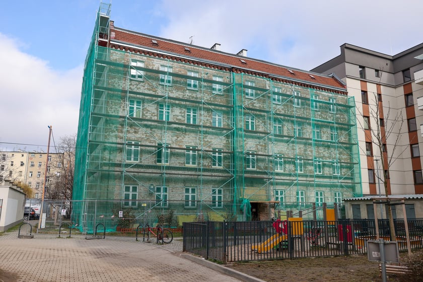 Kamienica na Prądzyńskiego w remoncie w marcu 2025