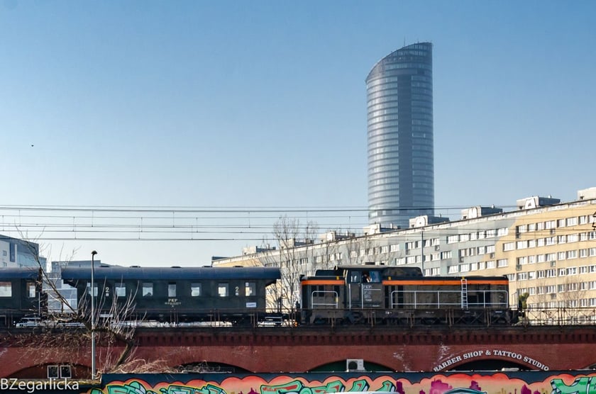 Przejazd pociągiem retro po wrocławskim węźle kolejowym