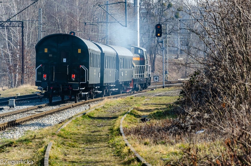 Przejazd pociągiem retro po wrocławskim węźle kolejowym