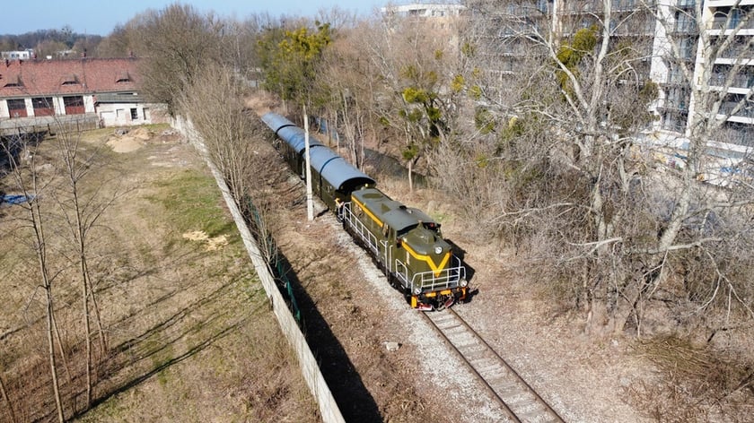 Przejazd pociągiem retro po wrocławskim węźle kolejowym