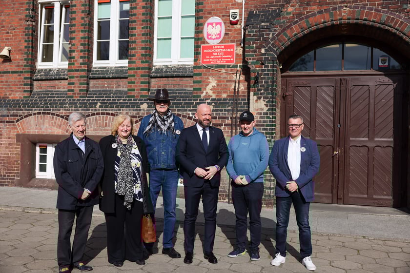 Odsłonięcie krasnala w XVII LO we Wrocławiu - 10.03.2025