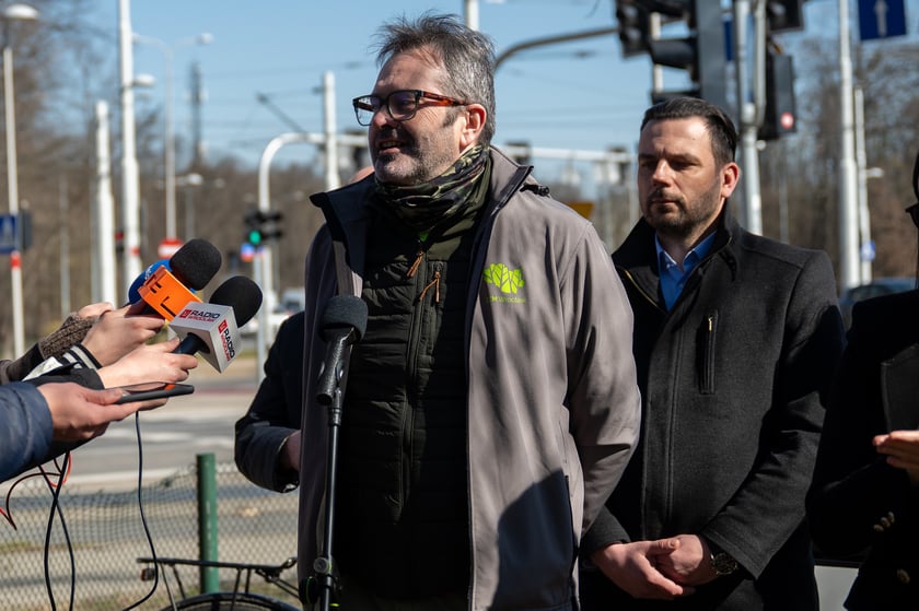 Konferencja prasowa o wiosennych porządkach w mieście. Na zdjęciu rzecznik Zarządu Zieleni Miejskiej Marek Szempliński&nbsp;