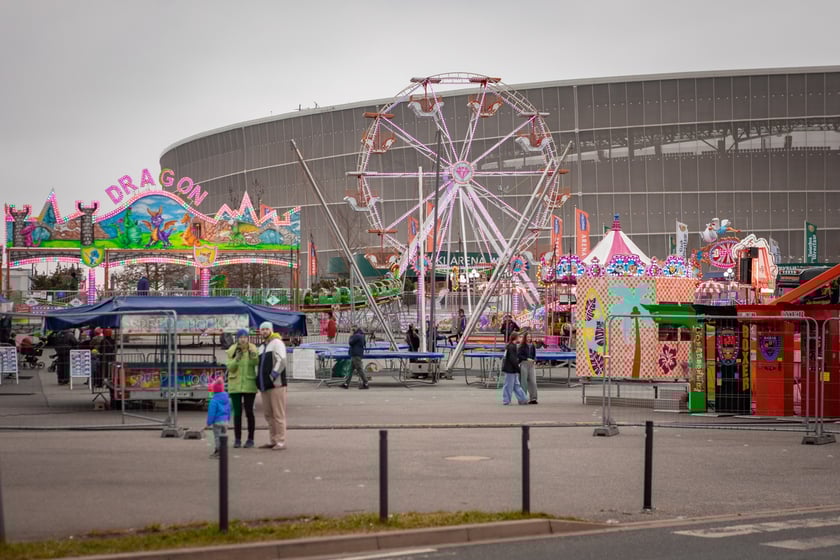 Wesołe miasteczko przy stadionie Tarczyński Arena - 23.03.2025 r.
