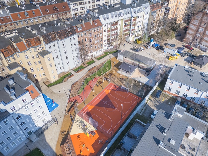 Podw&oacute;rko Wszystkich Mieszkańc&oacute;w po remoncie