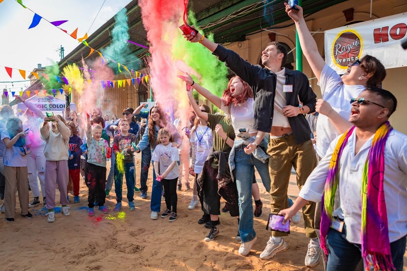 Świetna zabawa w sobotę 29 marca na Świebodzkim - Wroclaw Holi Celebration 2025, czyli Festiwalu Kolorów