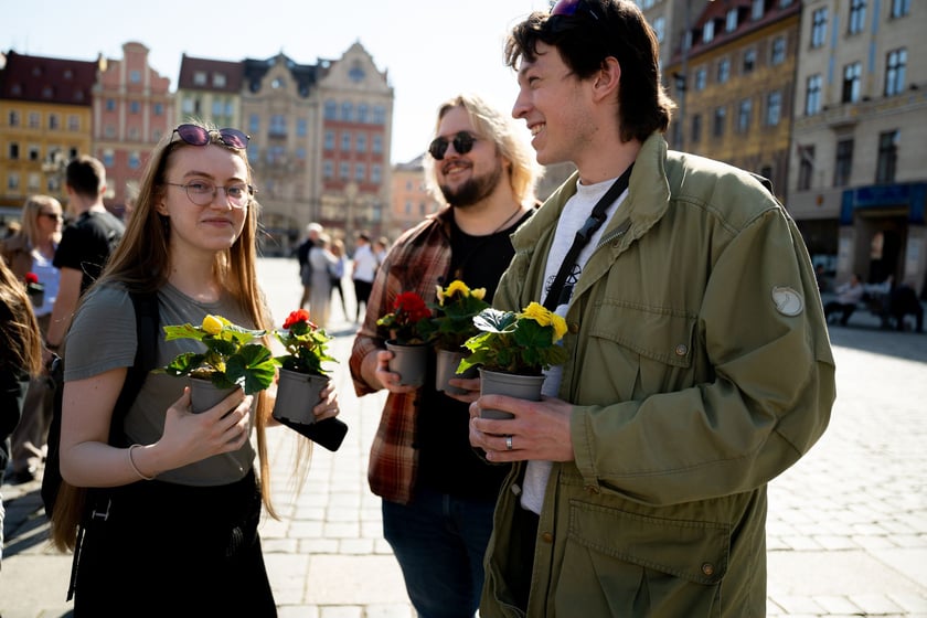 Inauguracja konkursu Ukwiecamy Wrocław w kolorach Wrocławia 2025 na rynku