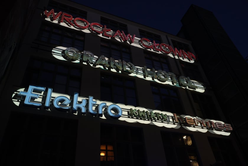 Wrocławska galeria neonów przy Ruskiej znów świeci! Niezwykły pokaz - 5.04.2025