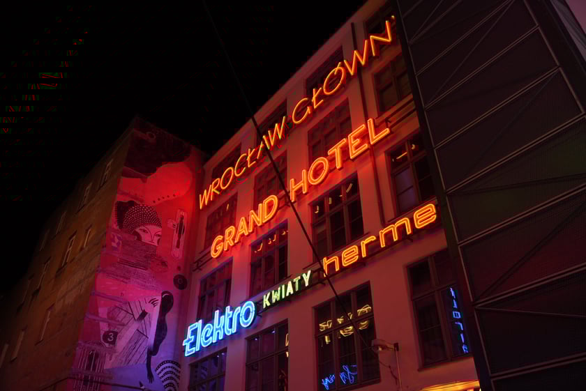 Wrocławska galeria neonów przy Ruskiej znów świeci! Niezwykły pokaz - 5.04.2025