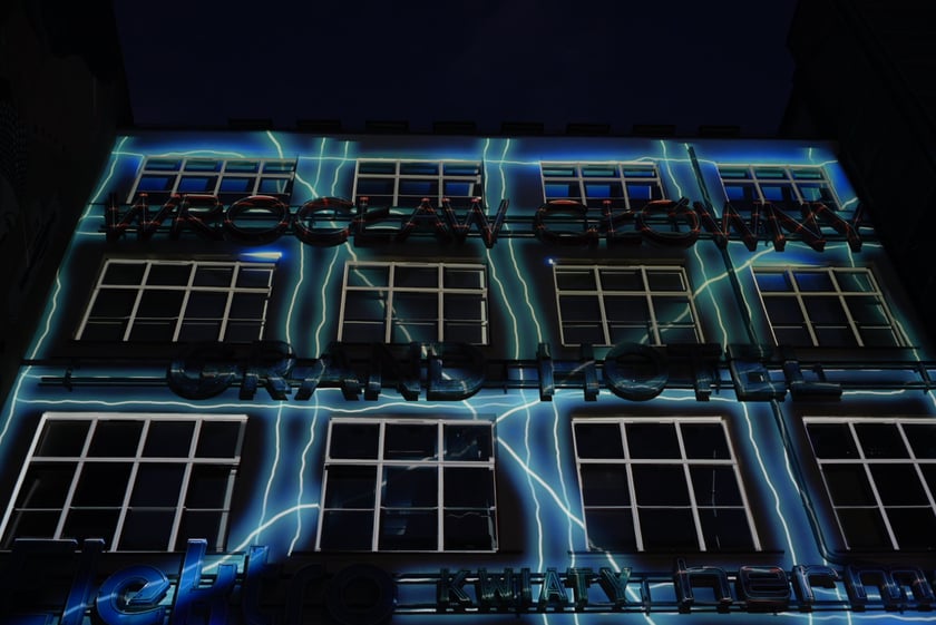 Wrocławska galeria neonów przy Ruskiej znów świeci! Niezwykły pokaz - 5.04.2025