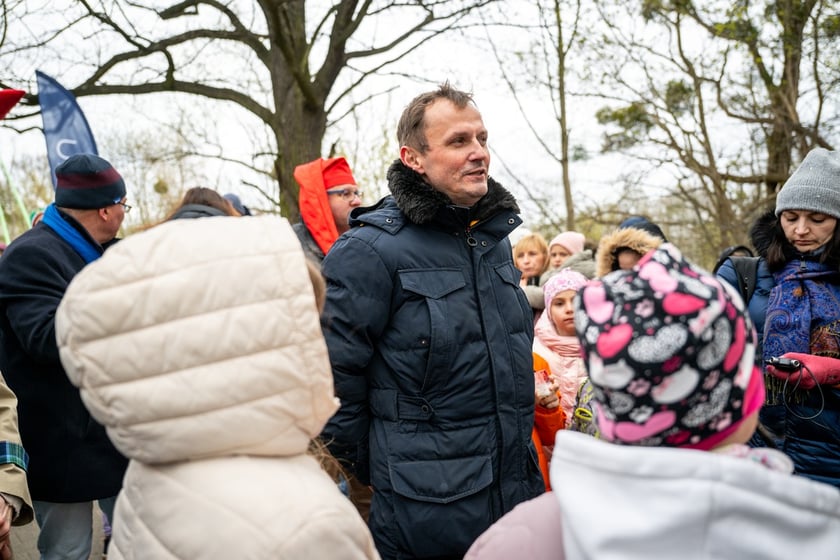 Odsłonięcie figurki krasnala Raciworka przy Kładce Złotnickiej