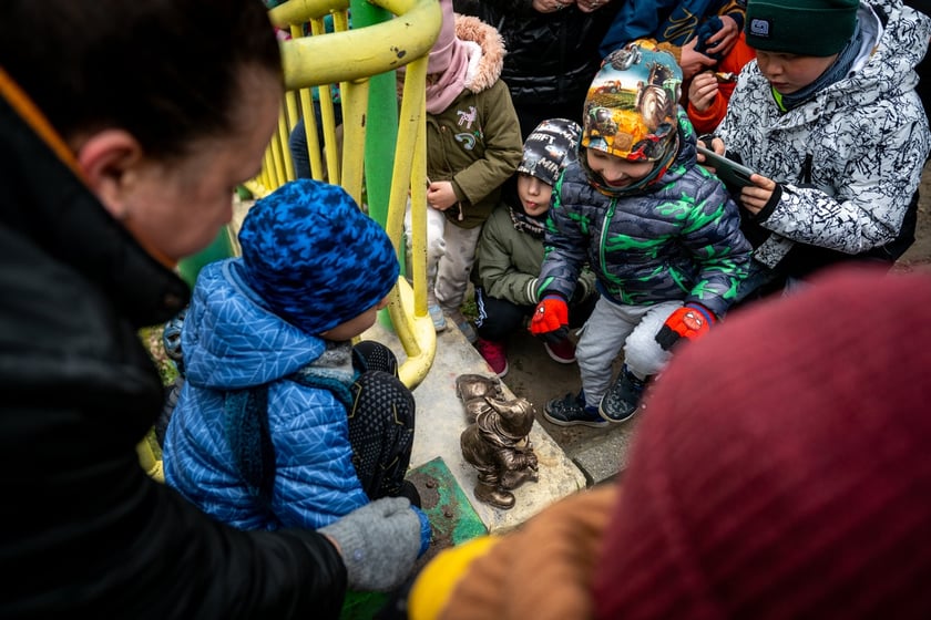 Odsłonięcie figurki krasnala Raciworka przy Kładce Złotnickiej