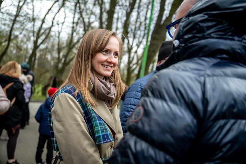 Odsłonięcie figurki krasnala Raciworka przy Kładce Złotnickiej