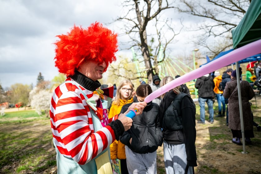 Odsłonięcie figurki krasnala Raciworka przy Kładce Złotnickiej