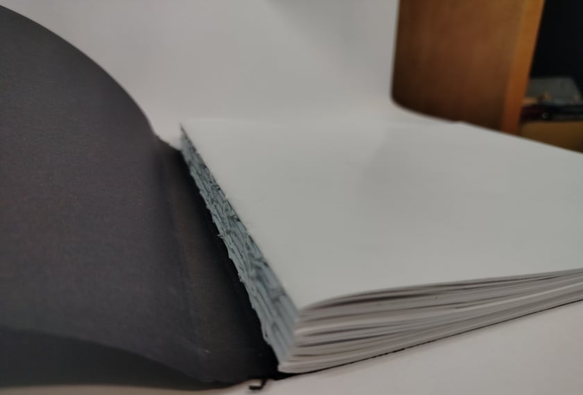 Pasjonują go techniki składania książek, włącznie z tymi starszymi, kt&oacute;rych dziś się już nie stosuje