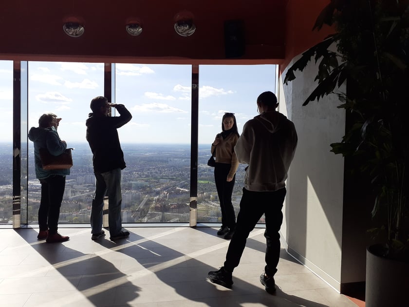 na 49. piętrze Sky Towera&nbsp;