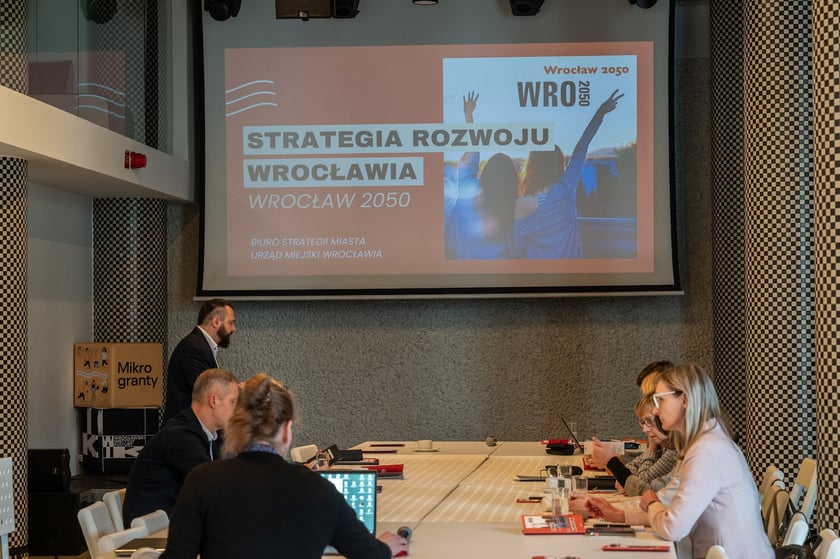 Uczestnicy spotkania Unii Metropolii Polskich we wrocławskiej Barbarze.