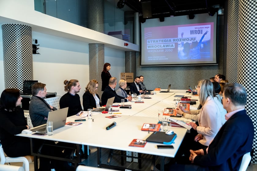 Uczestnicy spotkania Unii Metropolii Polskich we wrocławskiej Barbarze.