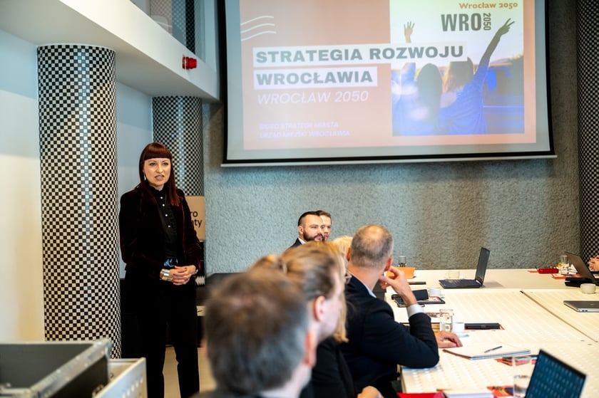 Uczestnicy spotkania Unii Metropolii Polskich we wrocławskiej Barbarze.