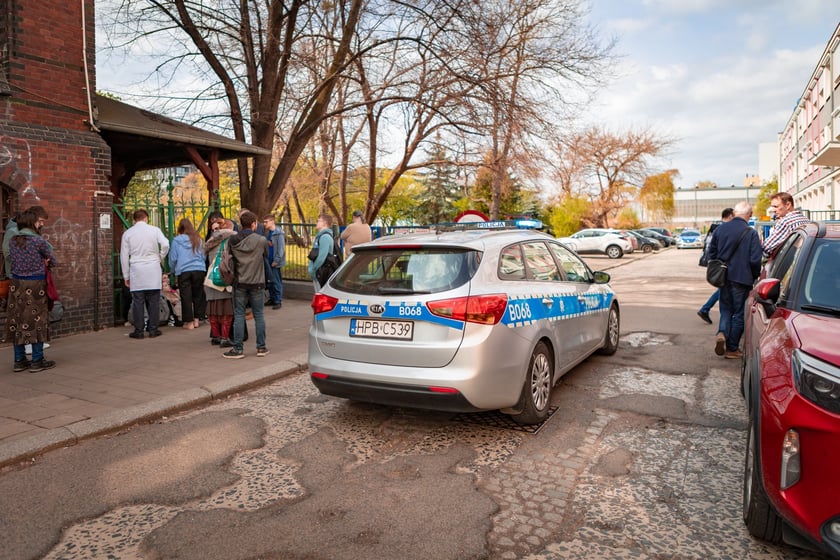 Akcja straży i policji przy III LO na Nadodrzu (12 kwietnia 2025)