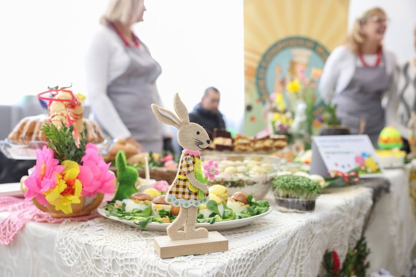 Prezentacja tradycyjnych stołów wielkanocnych i Jarmark Wielkanocny na Zwycięskiej, 12.04.2025