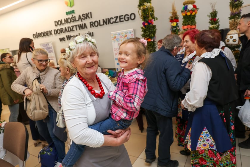 Prezentacja tradycyjnych stołów wielkanocnych i Jarmark Wielkanocny na Zwycięskiej, 12.04.2025