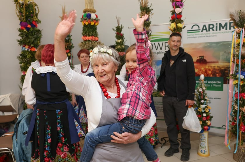 Prezentacja tradycyjnych stołów wielkanocnych i Jarmark Wielkanocny na Zwycięskiej, 12.04.2025