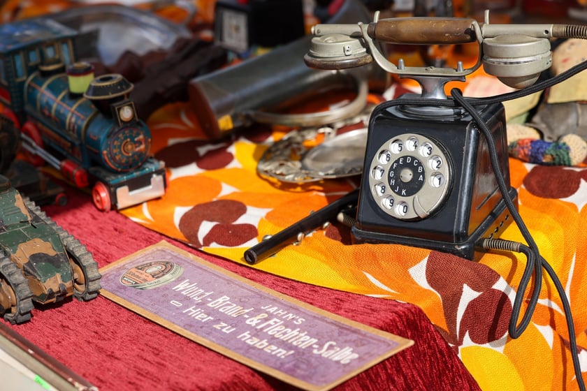 Giełda Staroci przy Hali Stulecia w niedzielę 13 kwietnia 2025 roku