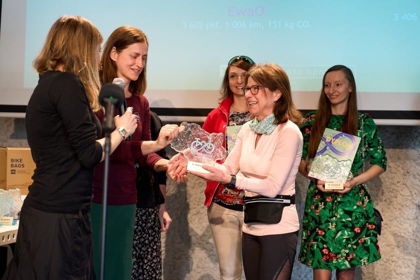 Wręczenie nagr&oacute;d 6. edycji akcji &bdquo;W k&oacute;łko kręcę&rdquo; w Barbarze &ndash; najlepsza seniorka EwaO - 3 602 pkt, 1 006 km