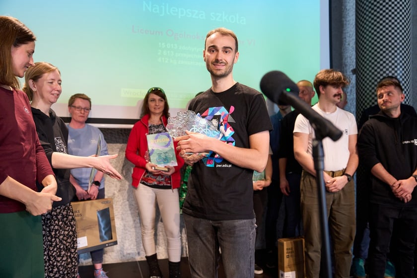 Wręczenie nagr&oacute;d 6. edycji akcji &bdquo;W k&oacute;łko kręcę&rdquo; w Barbarze &ndash; najlepsza uczelnia - przedstawiciel Politechniki Wrocławskiej -114 372 pkt, 19 366 km