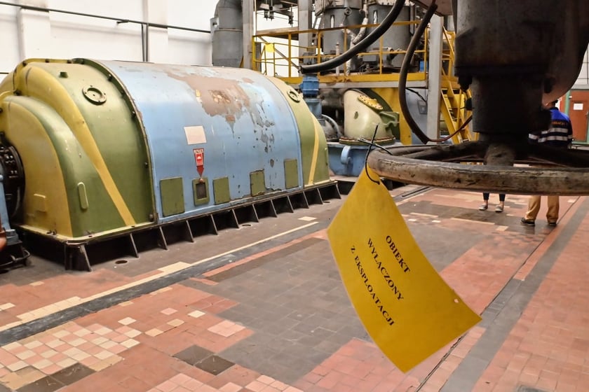 Turbina typu kondensacyjnego. Ta na zdjęciu została wyłączona jako pierwsza. Nie działa już od kilku lat. Zdjęcie z 2023 roku.&nbsp;