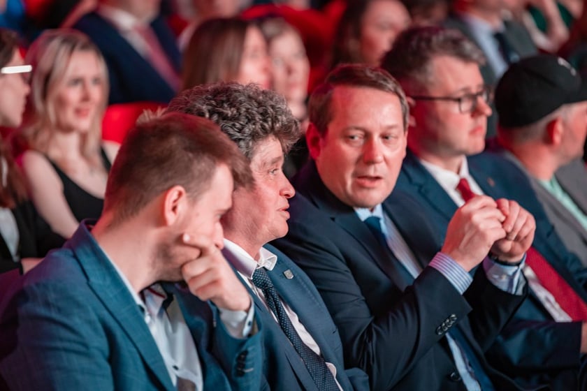 W środku Michał Młyńczak, wiceprezydent Wrocławia. Gala 30 Kreatywnych Wrocław 2025