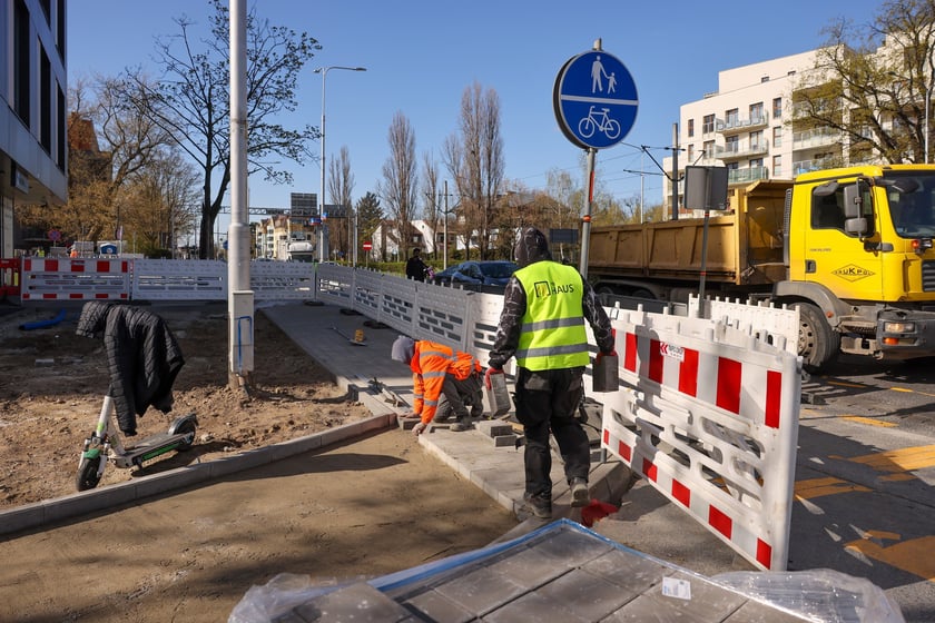 Przebudowa chodnika przy Ślężnej, kwiecień 2025