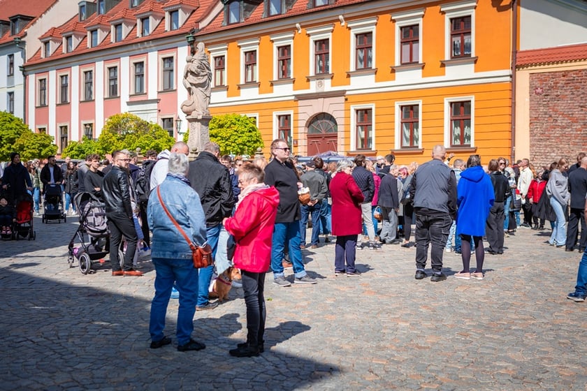 Święcenie pokarmów pod wrocławską Katedrą, 19 kwietnia 2025 rok