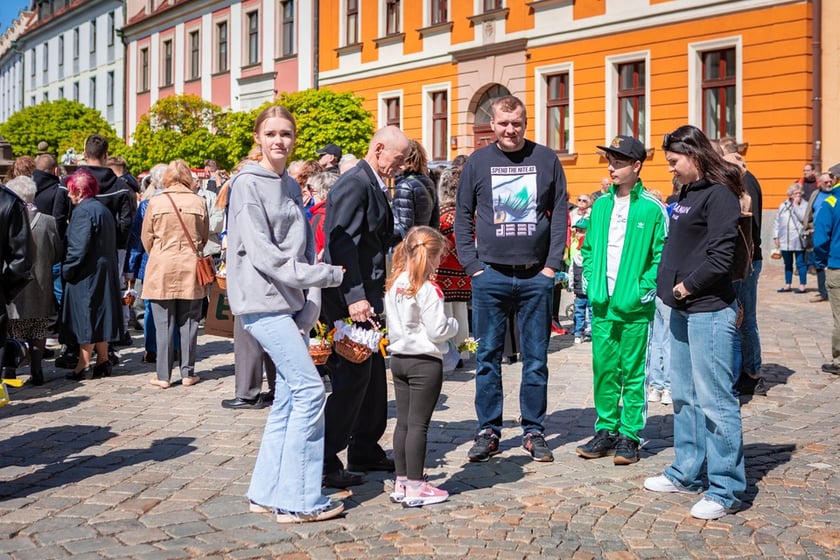 Święcenie pokarmów pod wrocławską Katedrą, 19 kwietnia 2025 rok