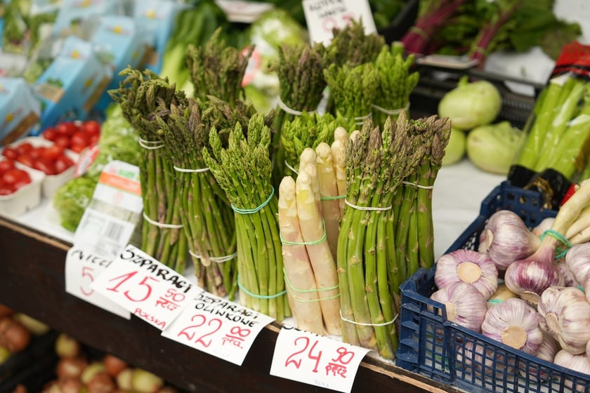 Szparagi na wrocławskich targowiskach są już dostępne