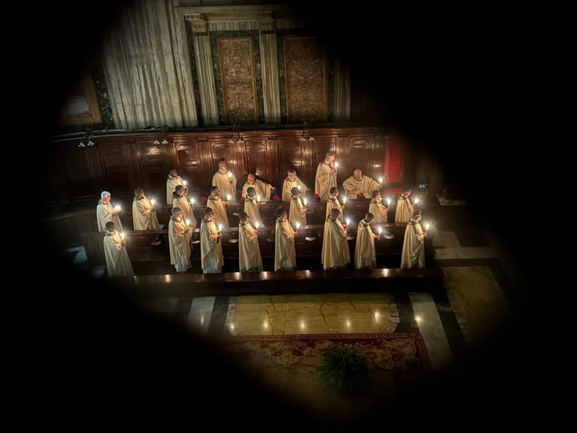 Bazylika, w kt&oacute;rej spocznie Franciszek, zdjęcie z Wigilii Paschalnej w Wielką Sobotę wieczorem