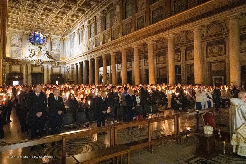 Bazylika, w kt&oacute;rej spocznie Franciszek, zdjęcie Bazylika, w kt&oacute;rej spocznie Franciszek, zdjęcie z Wigilii Paschalnej w Wielką Sobotę wieczorem
