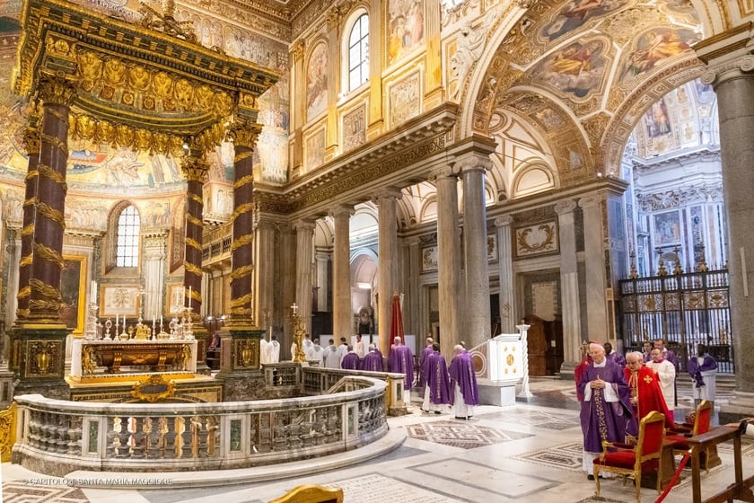 Bazylika, w kt&oacute;rej spocznie Franciszek, zdjęcie z nabożeństwa wielkopostnego&nbsp;
