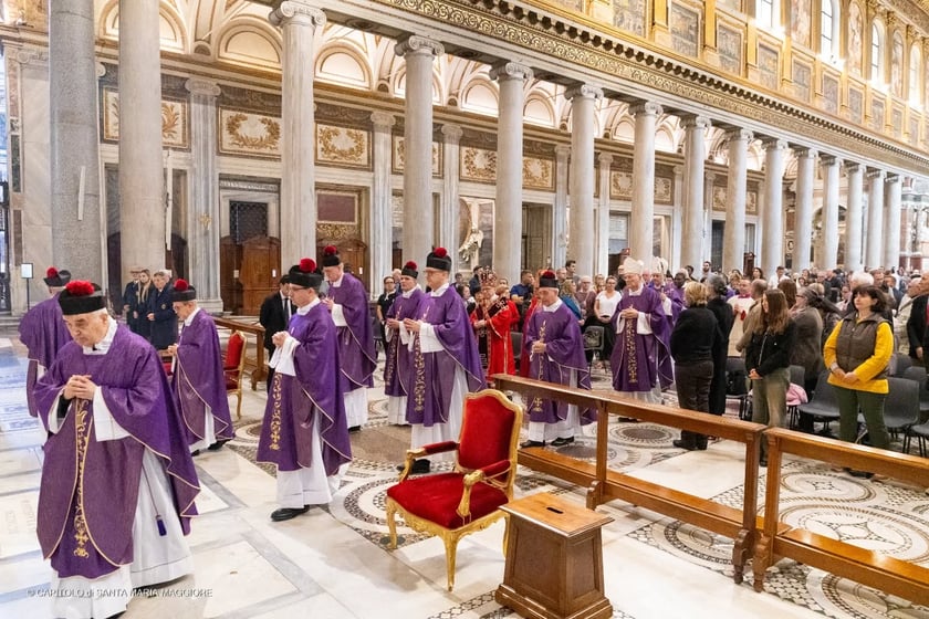 Bazylika, w kt&oacute;rej spocznie Franciszek, zdjęcie z nabożeństwa wielkopostnego&nbsp;