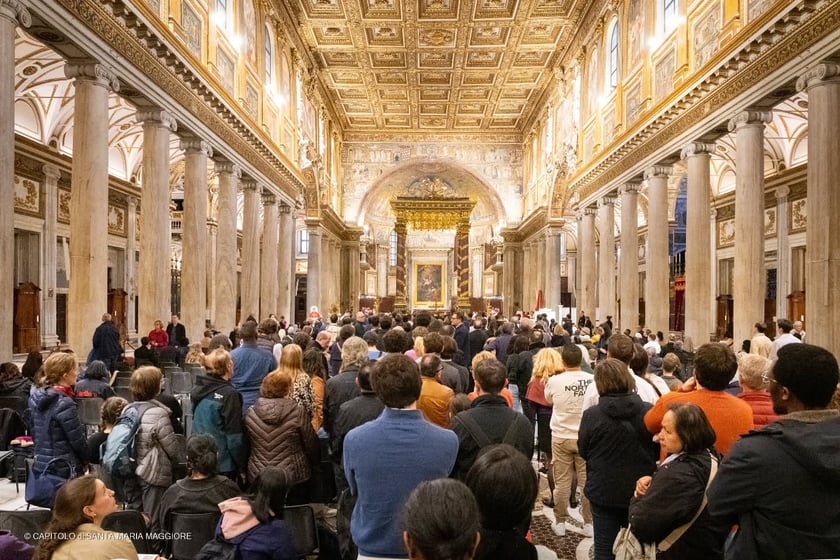Bazylika, w kt&oacute;rej spocznie Franciszek, zdjęcie z nabożeństwa w Wielkim Tygodniu