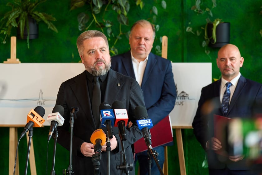 na pierwszym planie - dr Radosław Michalski, dyrektor Departamentu Marki Miasta Wrocław