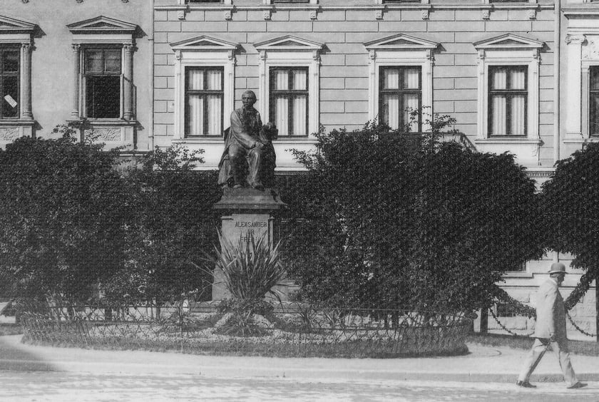 Pomnik Aleksandra Fredry we Lwowie