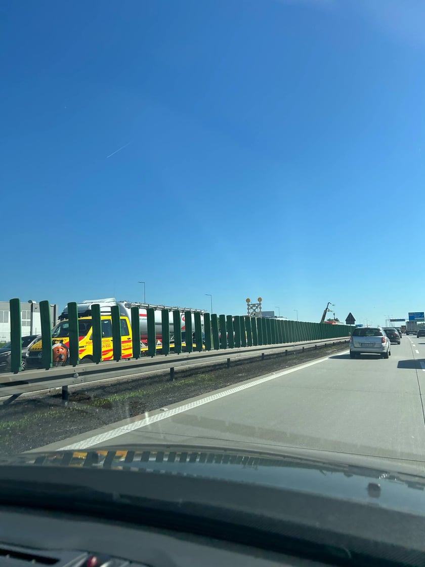 Kolizja na autostradzie A4, w okolicach węzła Wrocław-Południe