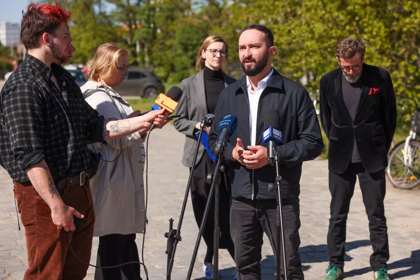 Briefing dotyczący przekazania rowerów z Biura Rzeczy Znalezionych wrocławskiego ZDiUM podopiecznym MOPS