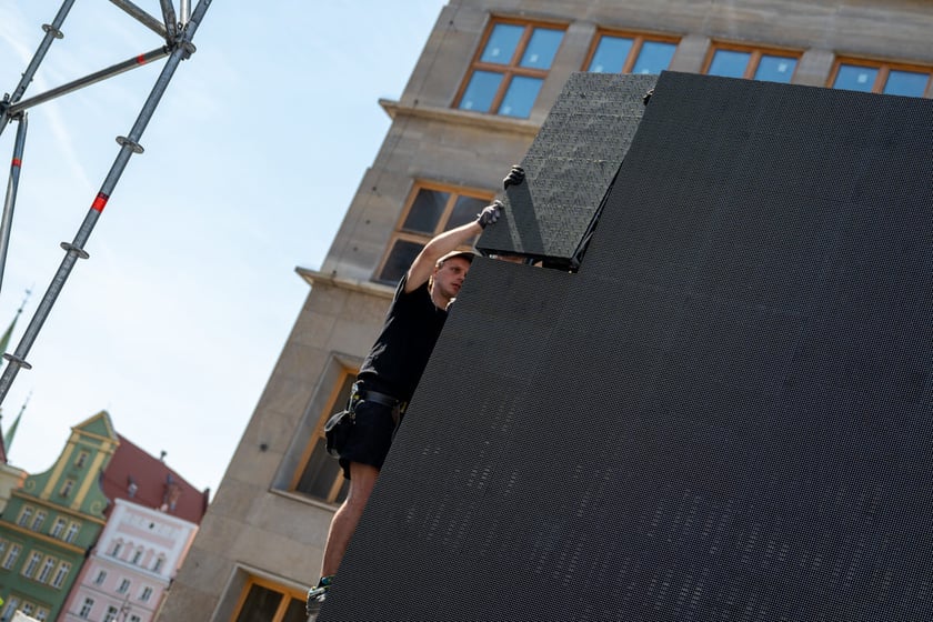 W Rynku budują scenę na 23. bicie Gitarowego Rekordu Świata