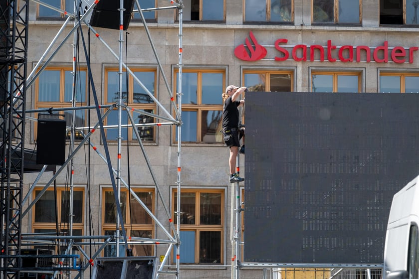 W Rynku budują scenę na 23. bicie Gitarowego Rekordu Świata